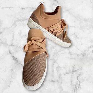 Steve Madden Sz 6.5M Sneakers Pull On Lancer Blush Nude Stretch Fabric Athletic